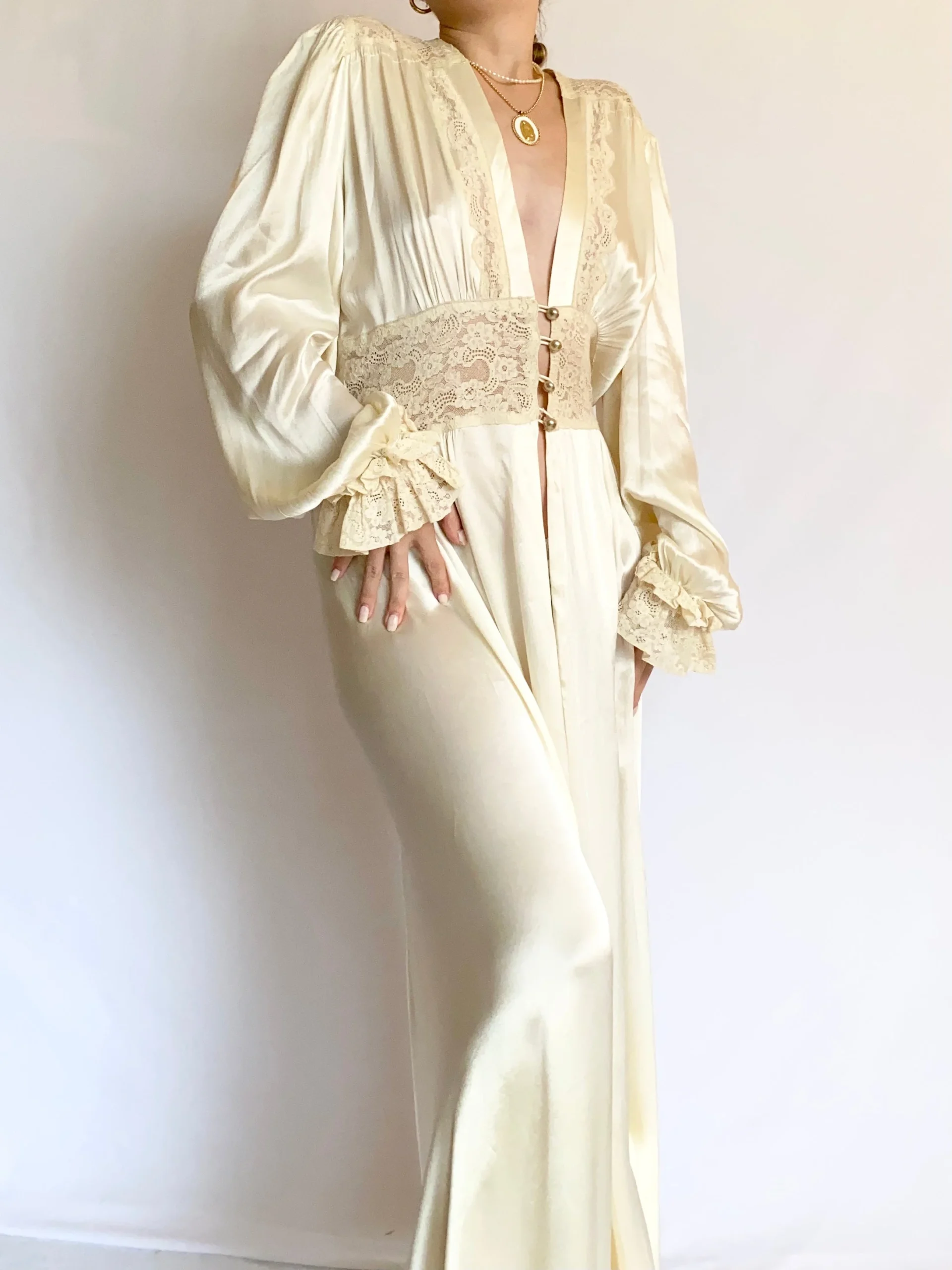 1930s Silk Pearl Ruffle Poet Sleeve Dressing Gown (S-M)