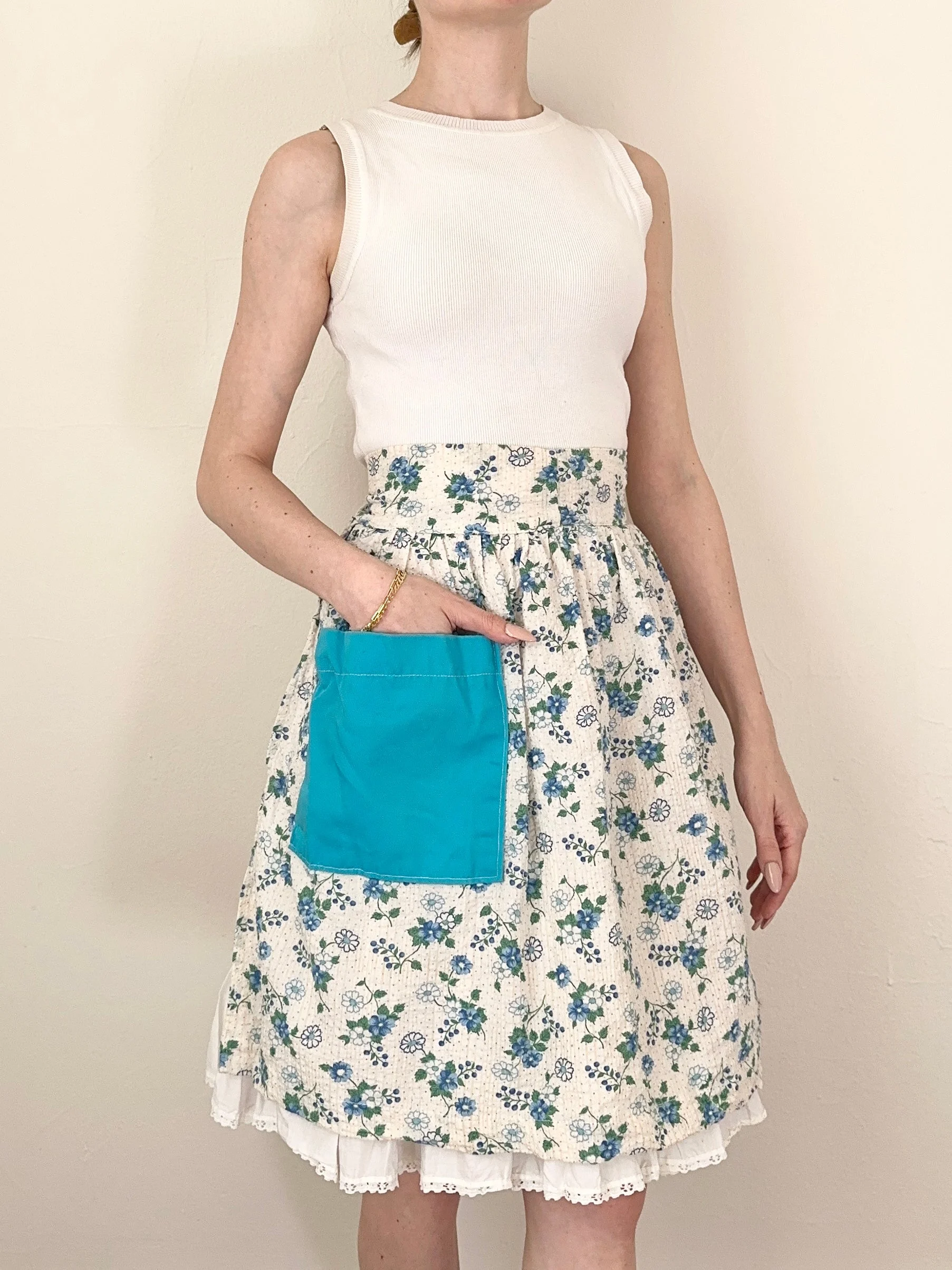 1950s Blue and White Ditzy Floral Apron