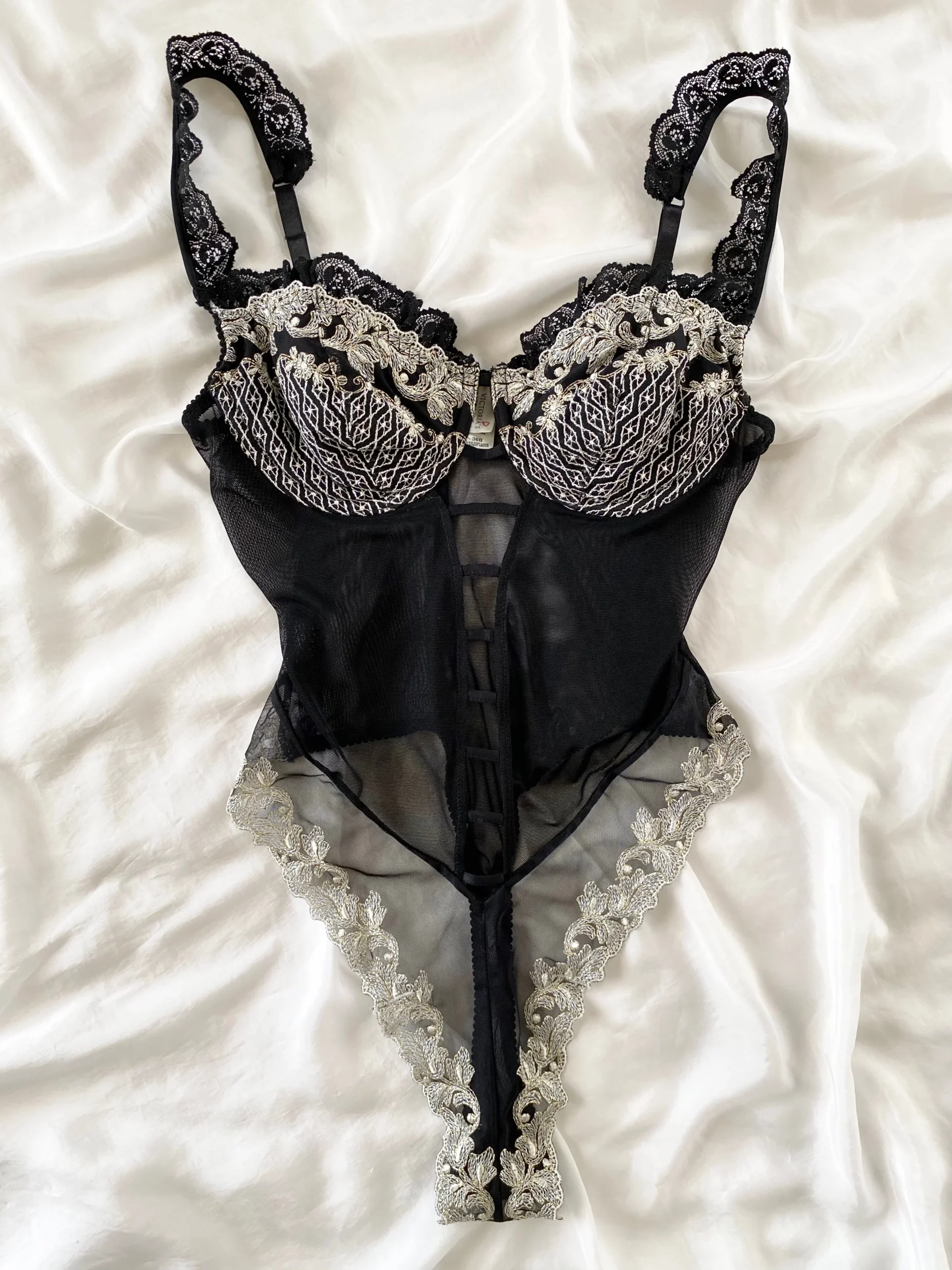1997 Victoria's Secret Black & White Embroidered Teddy (38B)