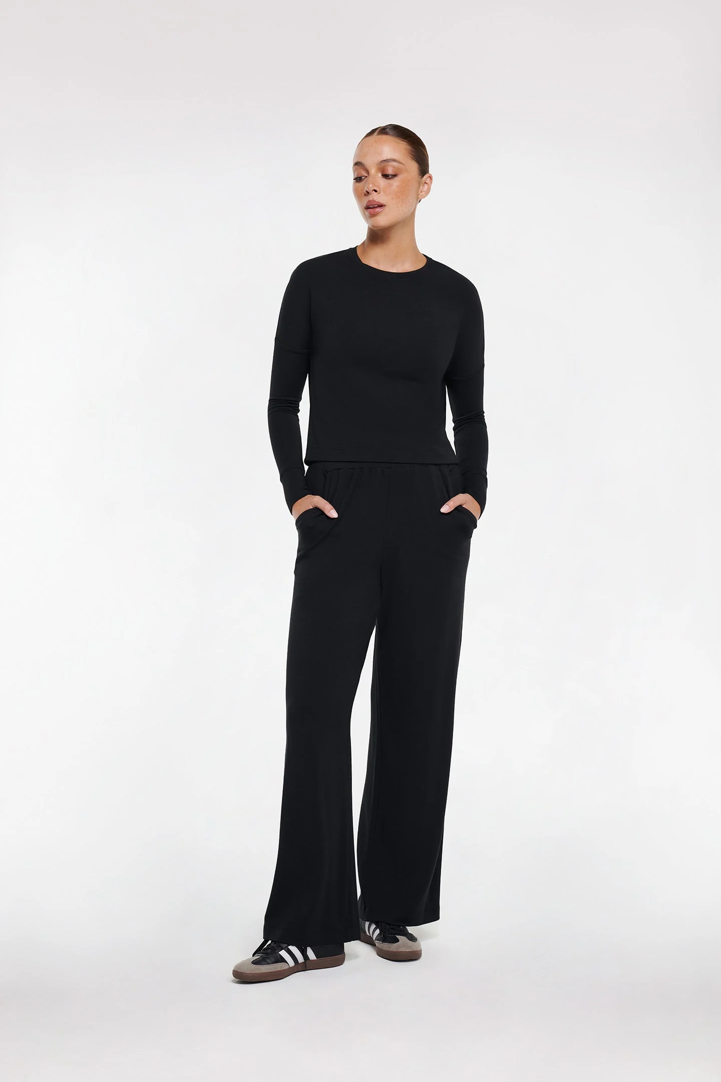 ATHLEISURE CROPPED SWEATER
