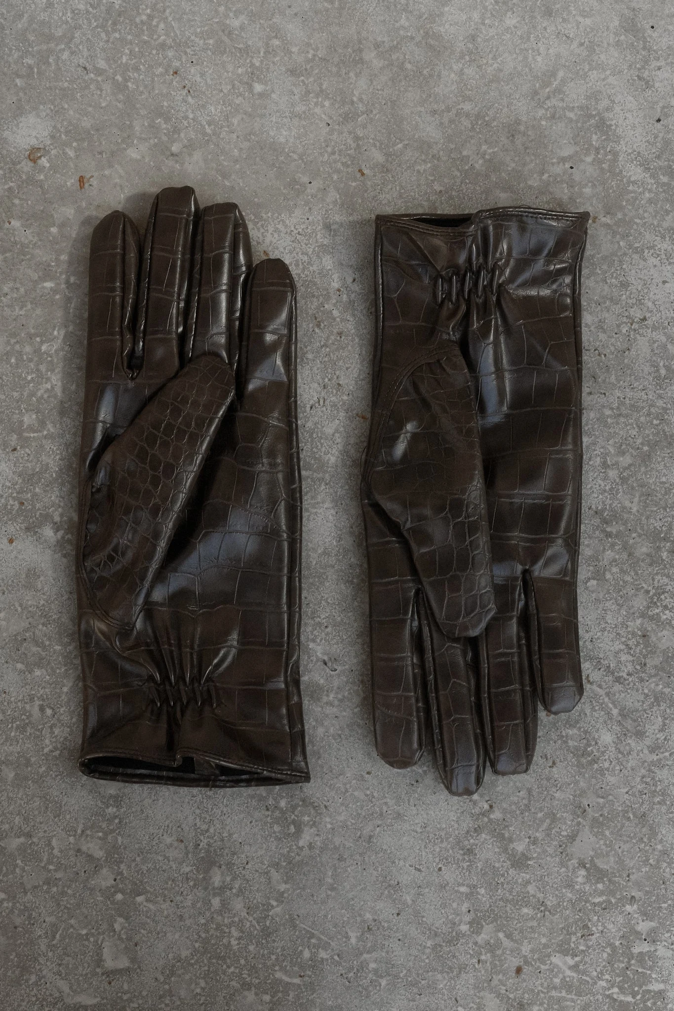 AtlasFaux Leather Crocodile Gloves - Chocolate