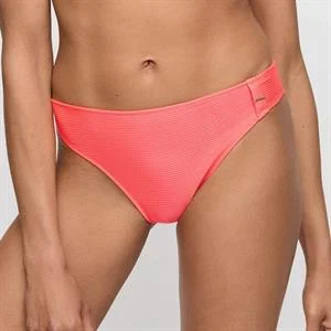Cassie Rio Brief
