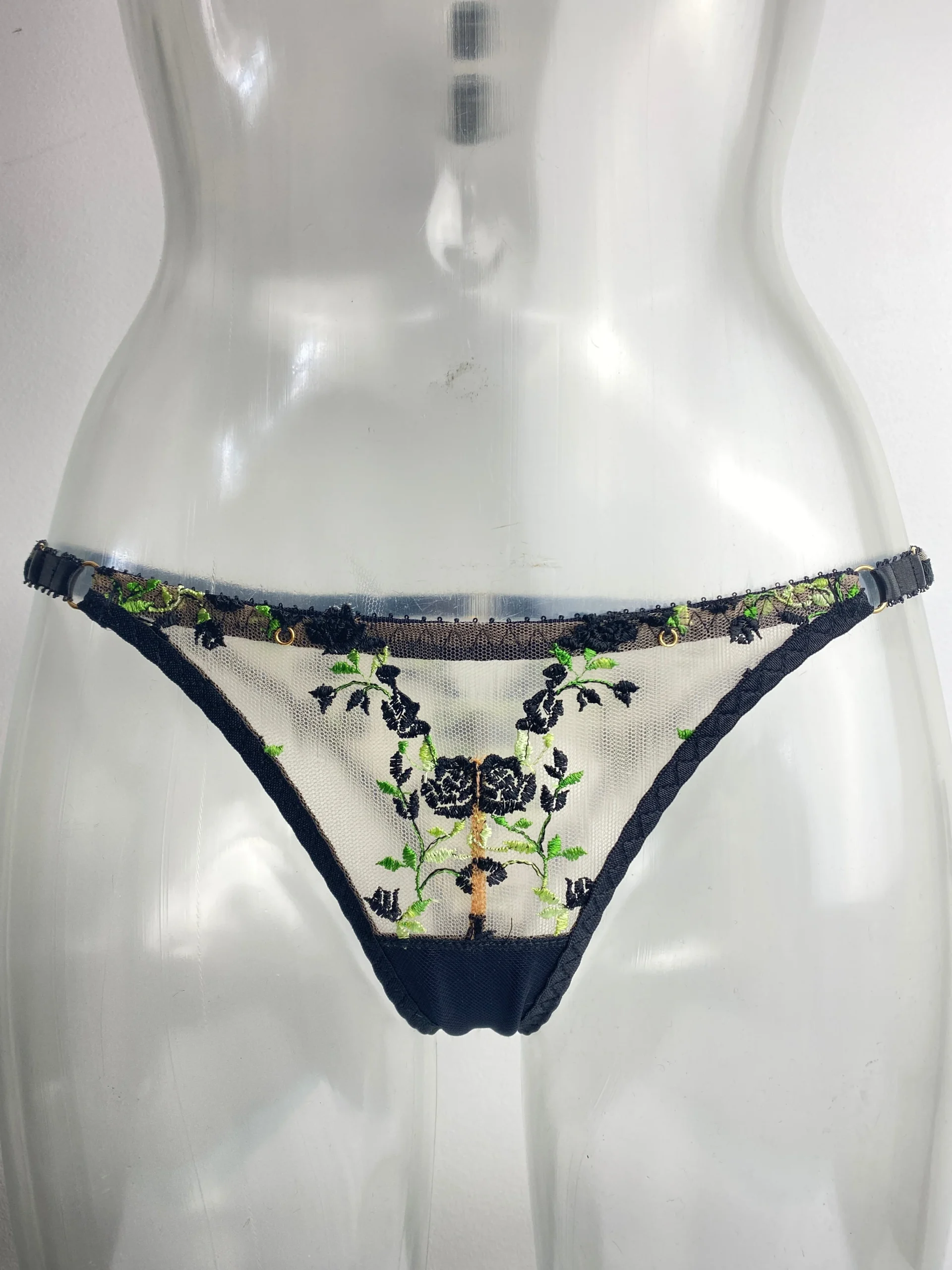 Charlotte Noir Low Rise Brief 0824-102