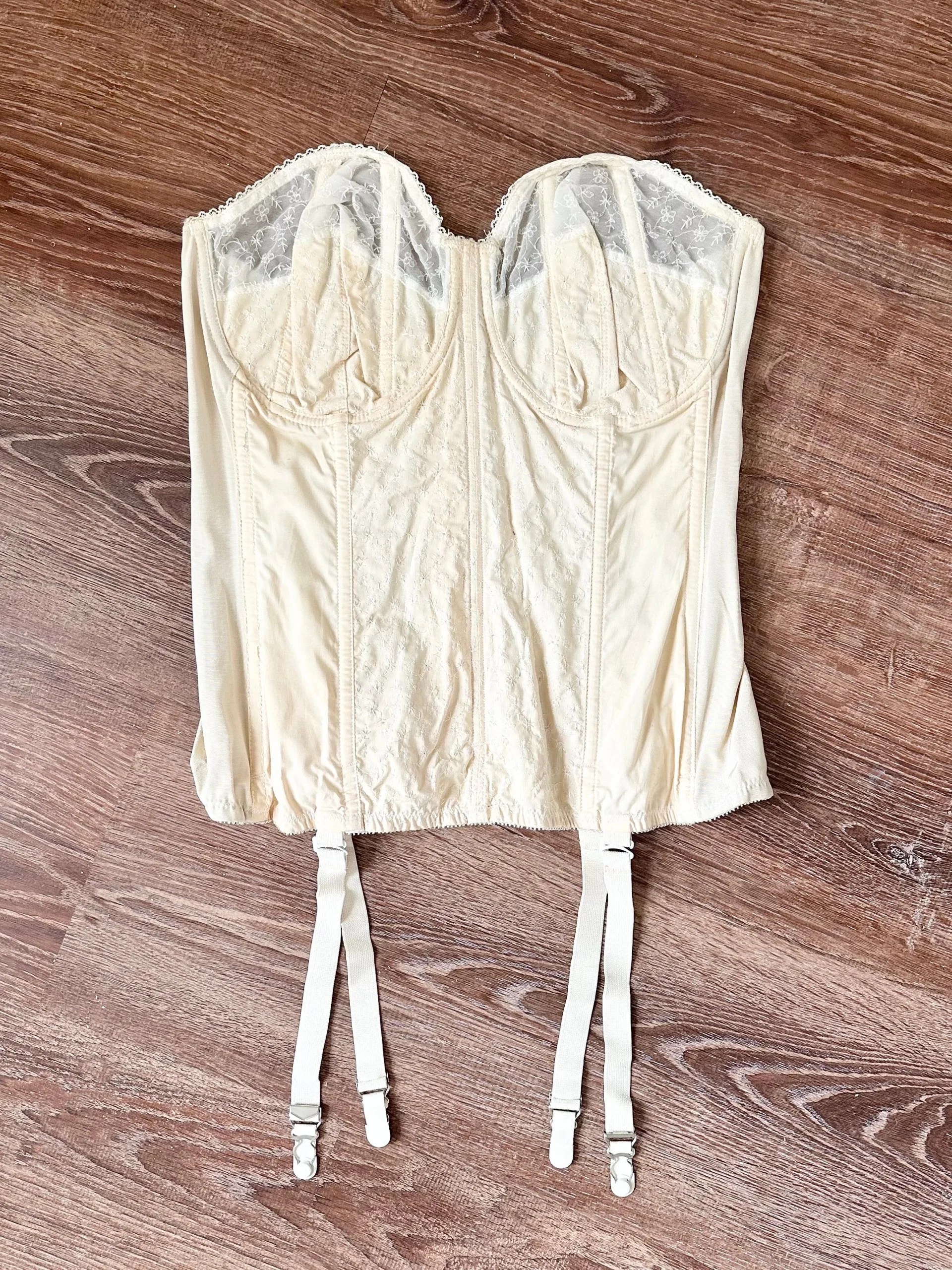 Cream Ivory Vintage 1950s Eyelet Lace Bustier (40D)
