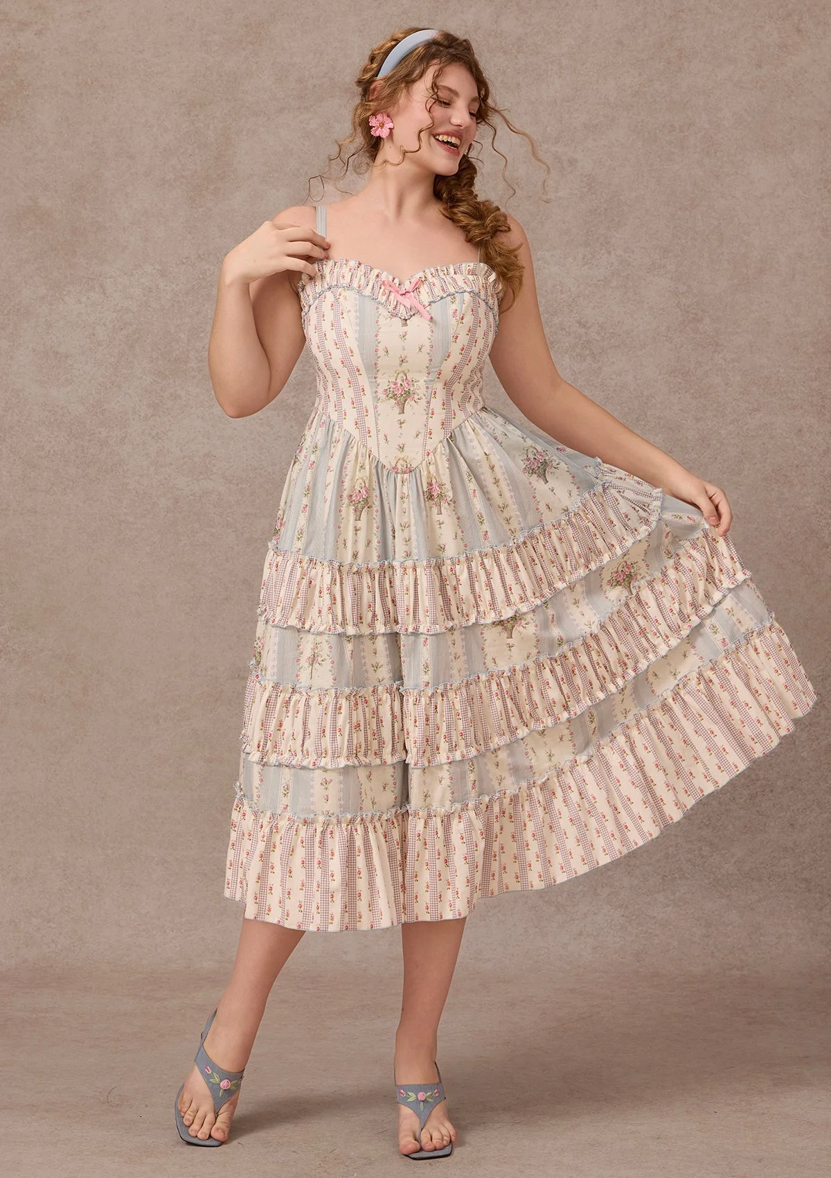 Curve&Plus Girl in Blue Wind Dress
