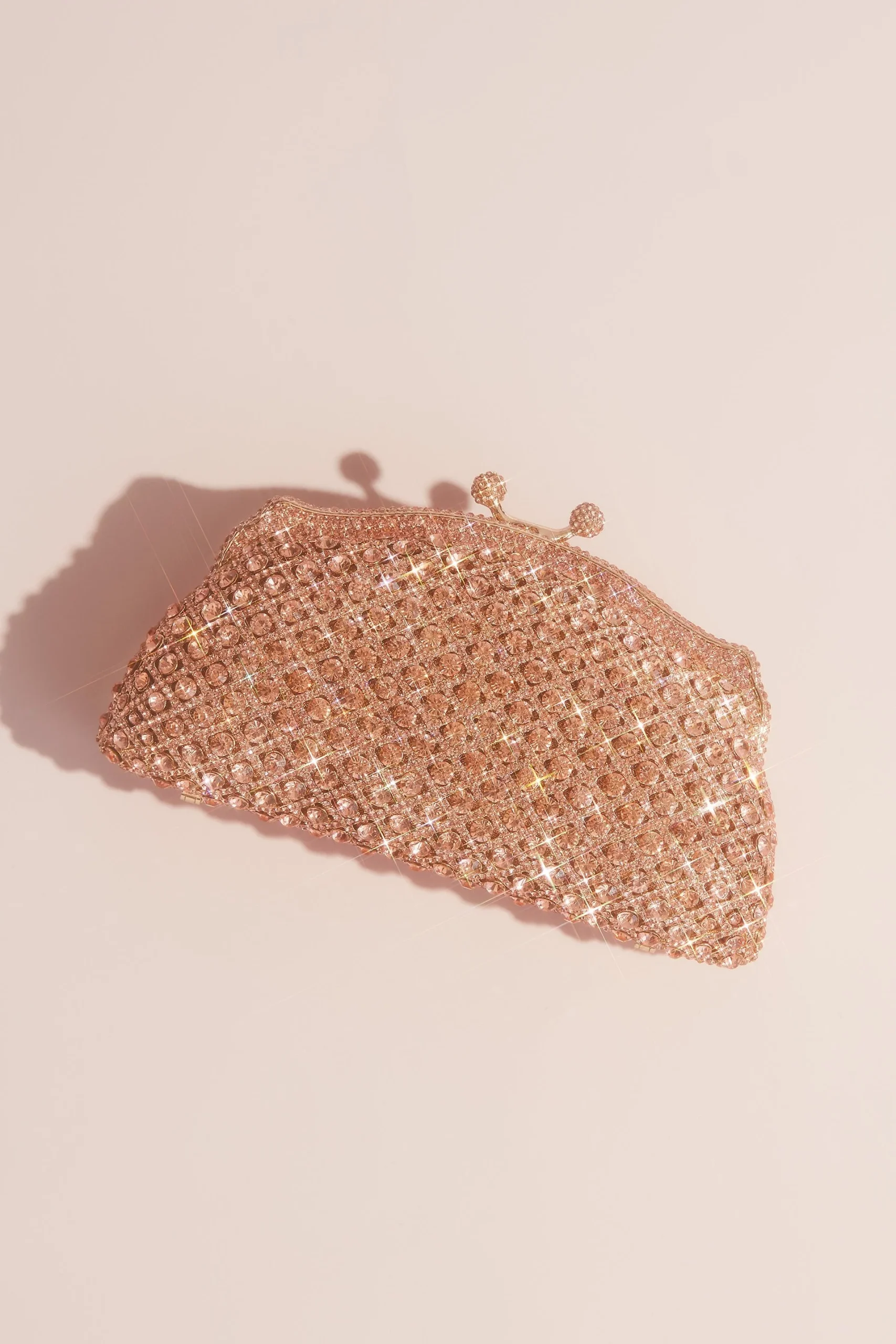 Curved Crystal Lattice Clutch