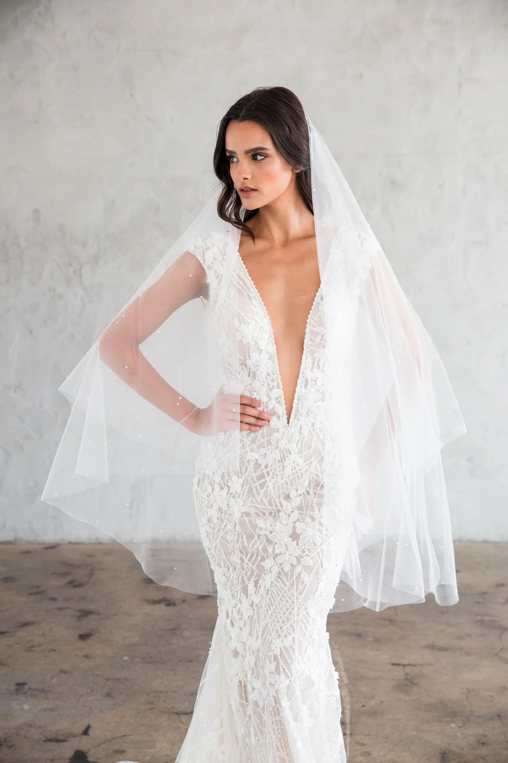 Double-Layer Fingertip Veil with Crystals