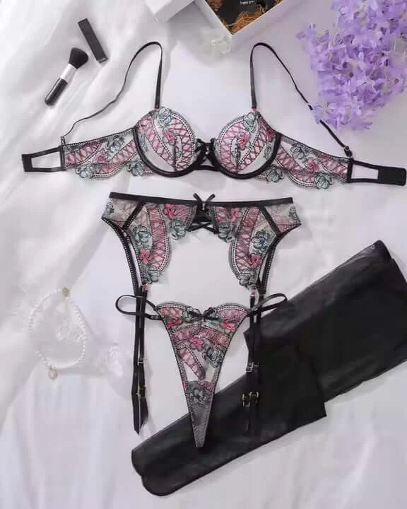 Dream Big -5 Piece Embroidered Lace Lingerie Set