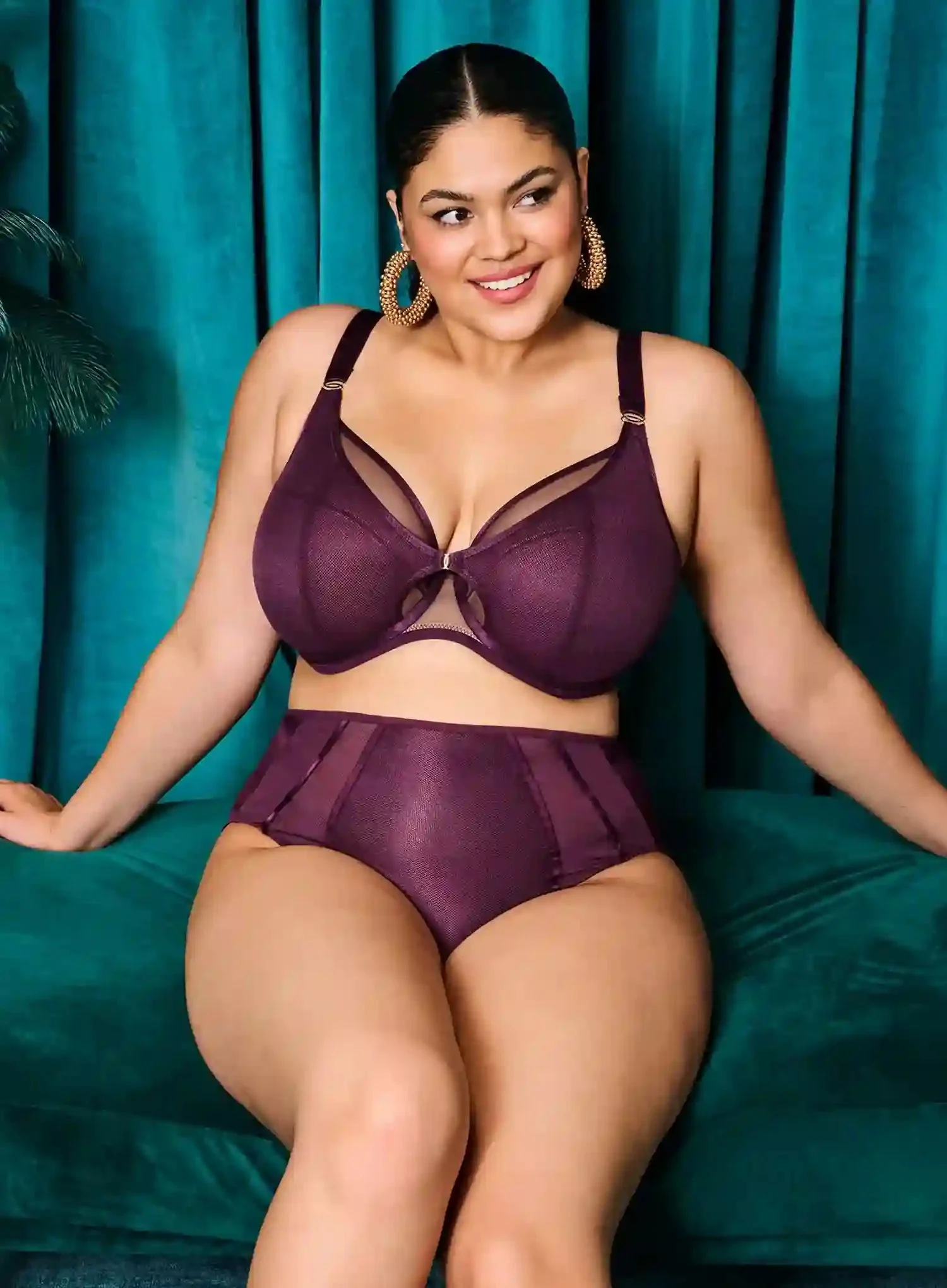 Elomi: Kintai Underwired Plunge Bra Blackberry