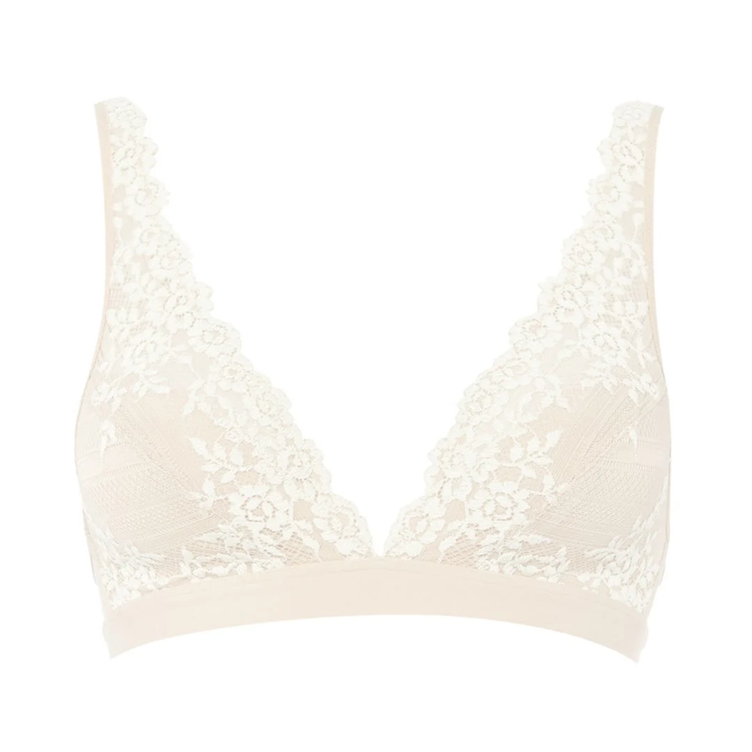 Embrace Lace Wireless Bralette (White)