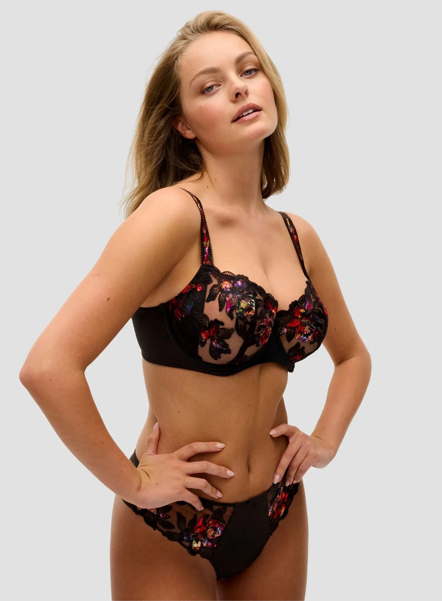 Fantasie: Magdalena Thong Noir