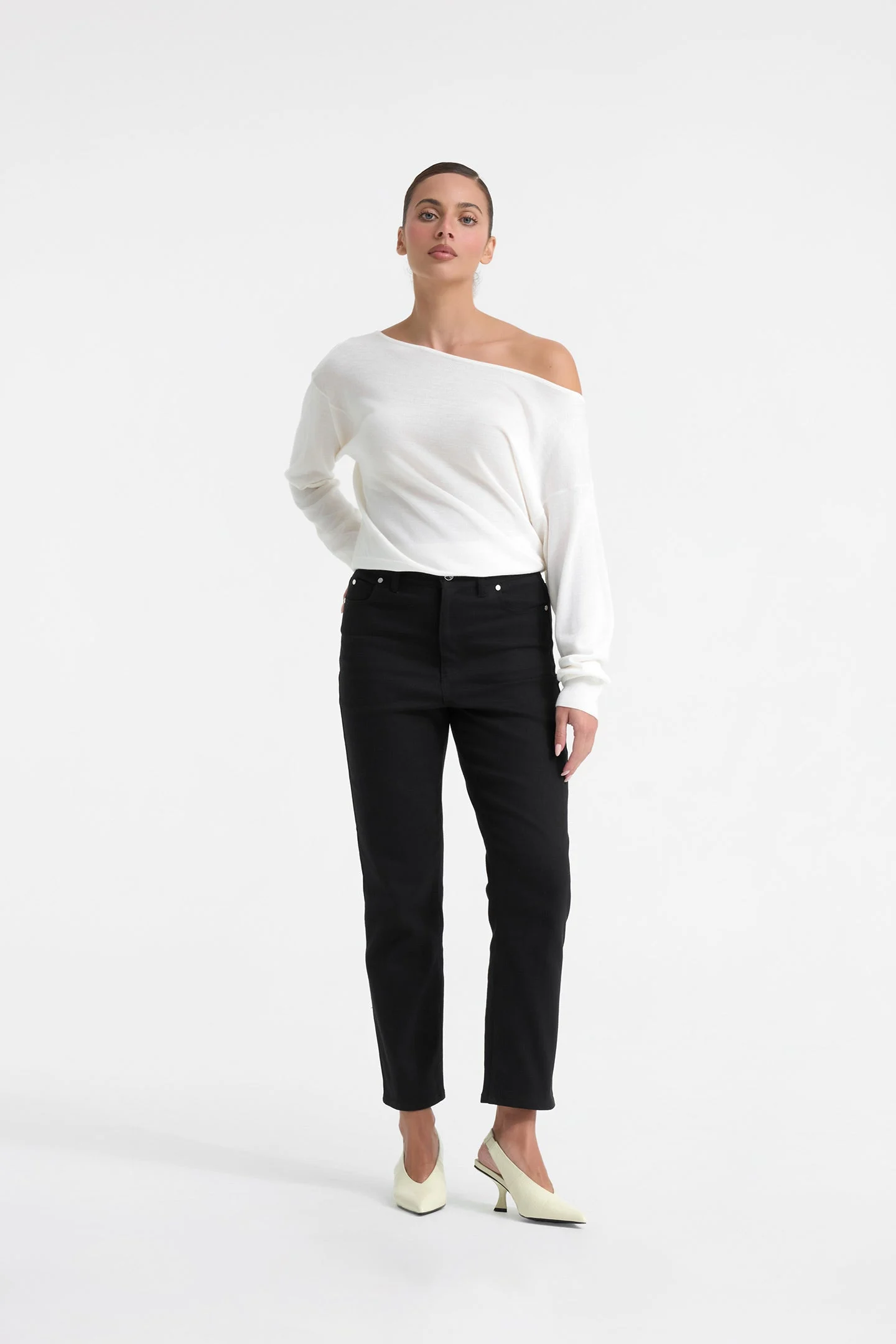 FINE KNIT SWEATER