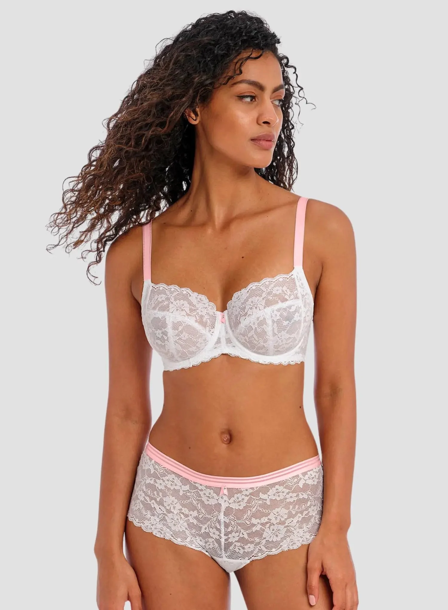 Freya: Offbeat Short White