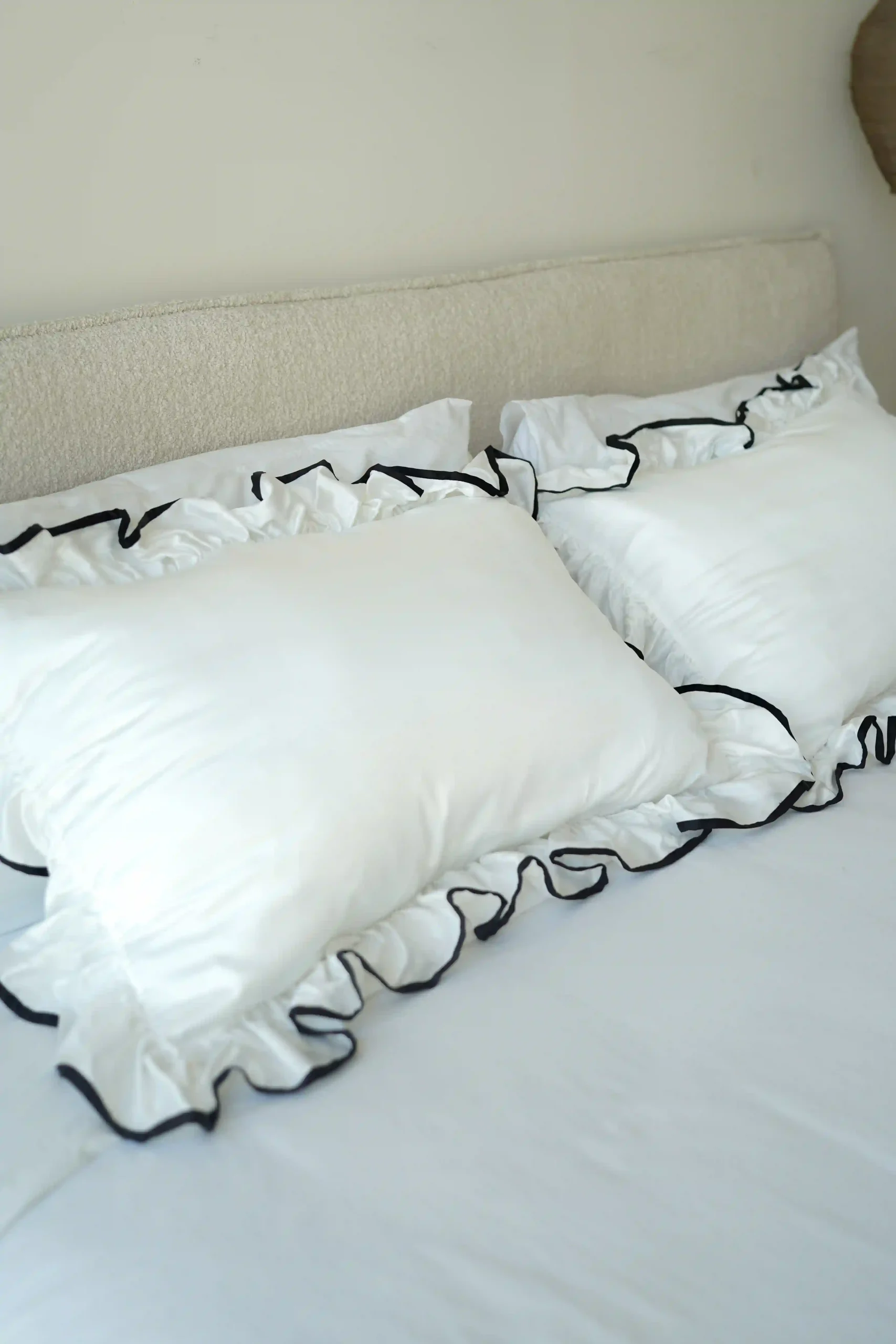 Frilled Pillowcase in White