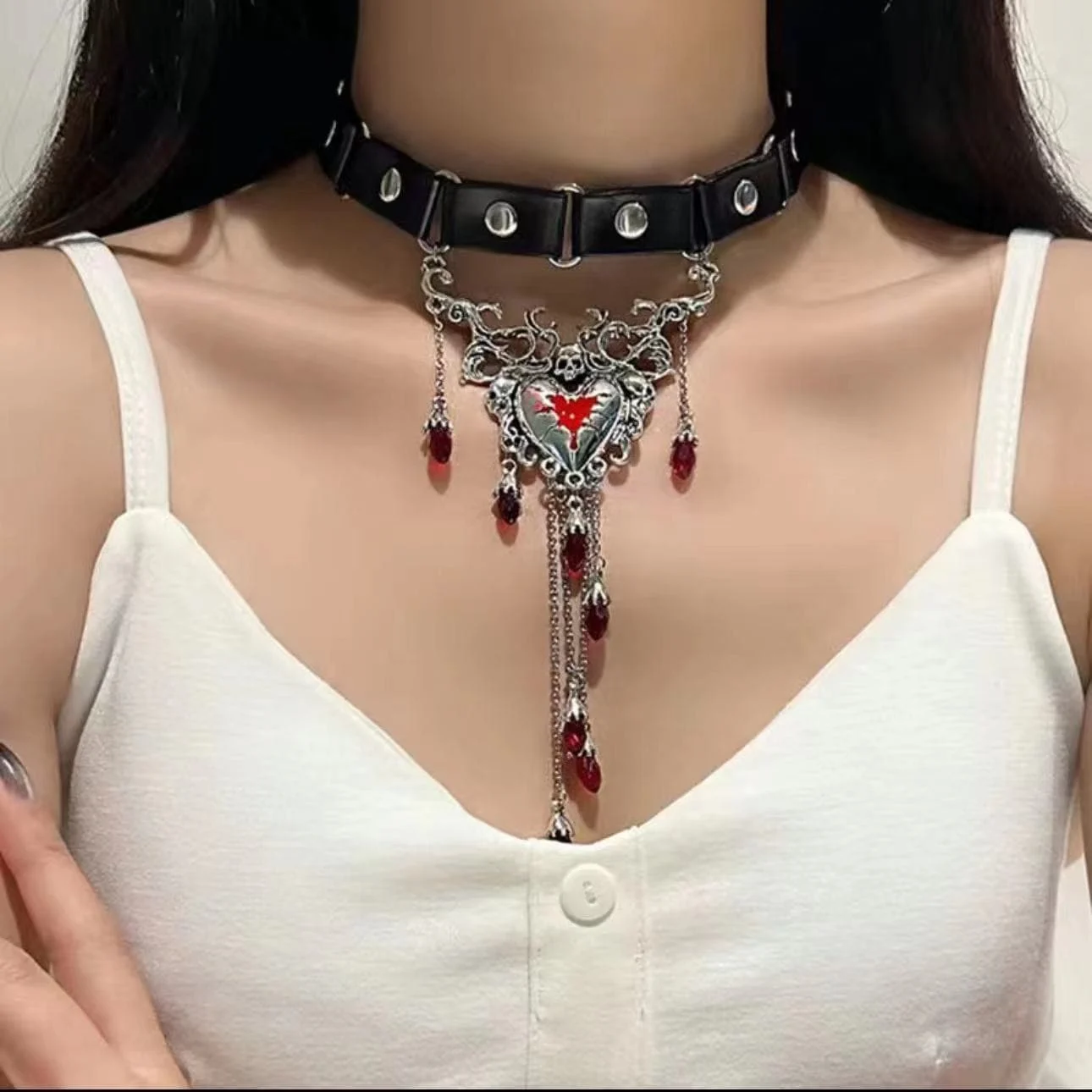 Heart pendant tassels PU leather choker necklace
