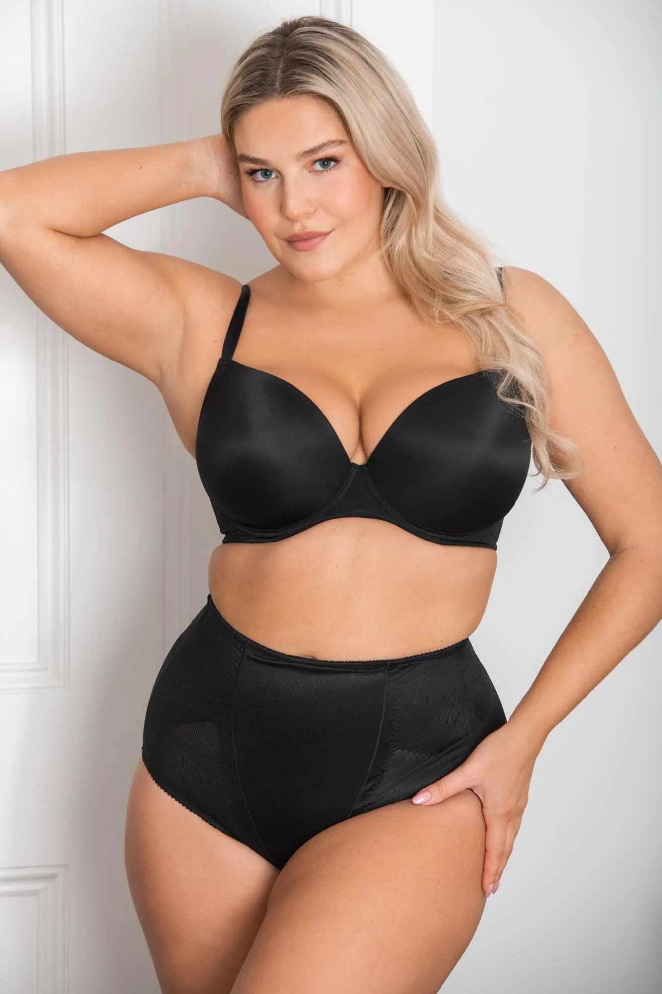 Hourglass Firm Control Brief - Black