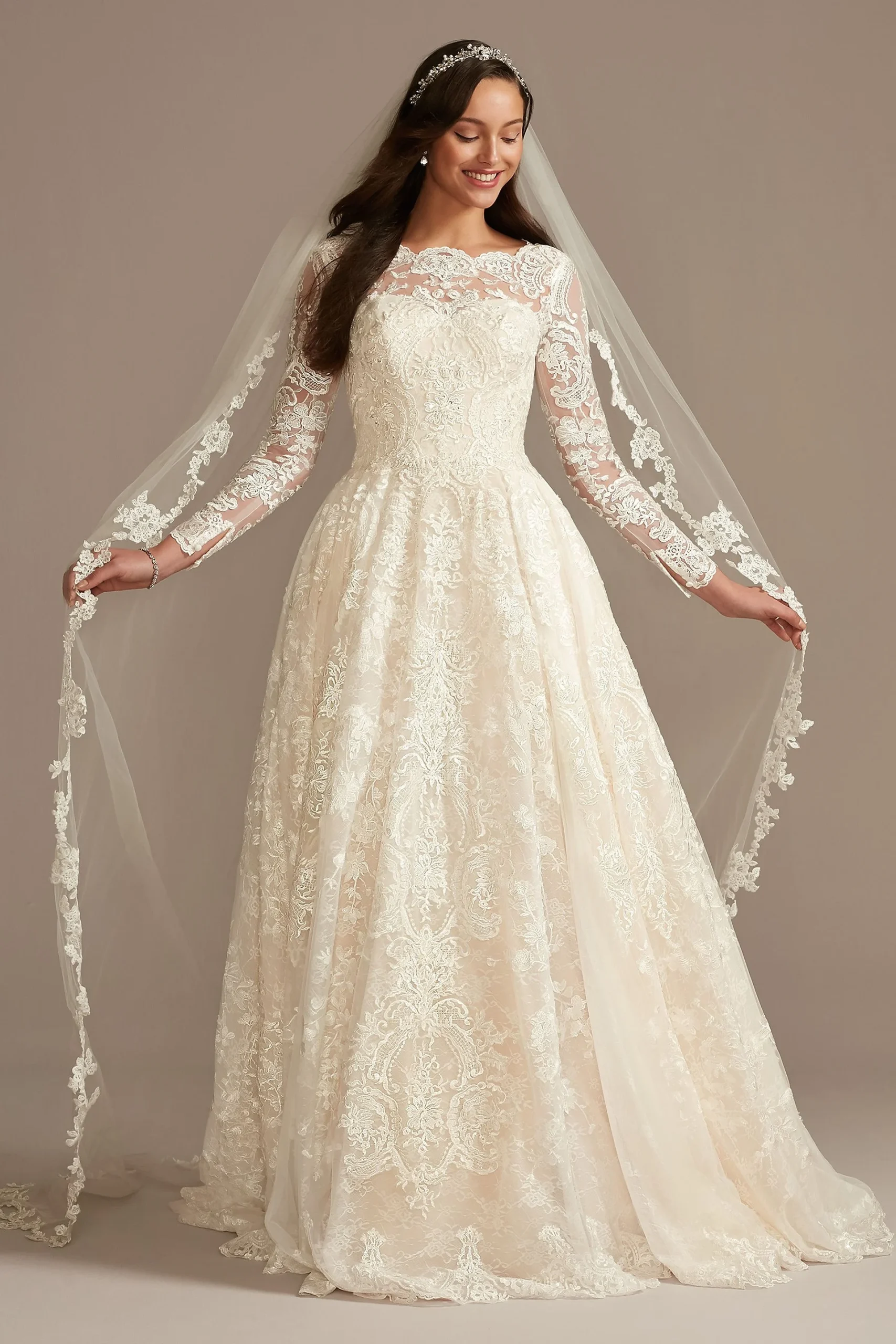 Long Sleeve Lace Folded Skirt Wedding Dress