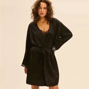 Love Me Robe
