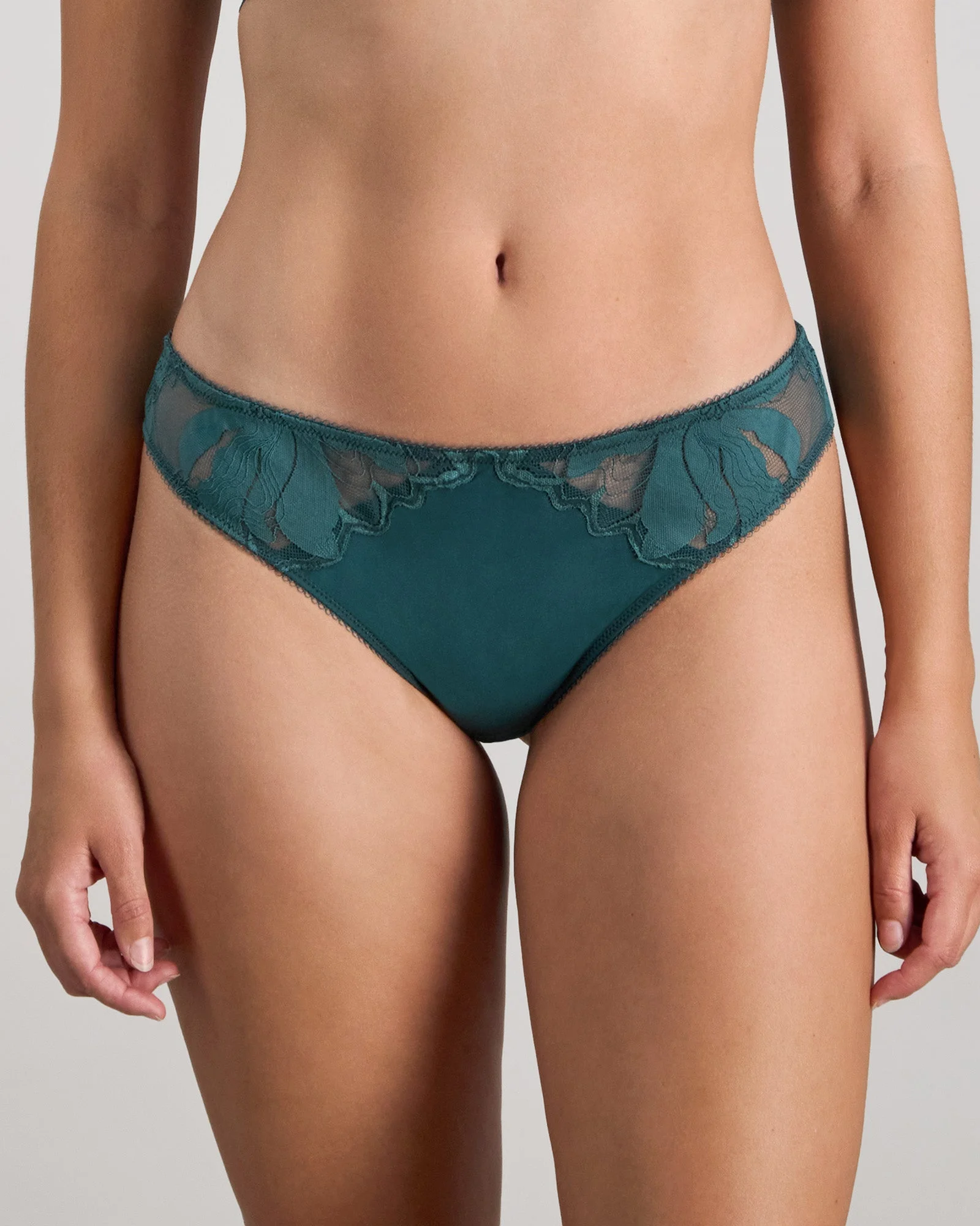 Margot Estelle Thong