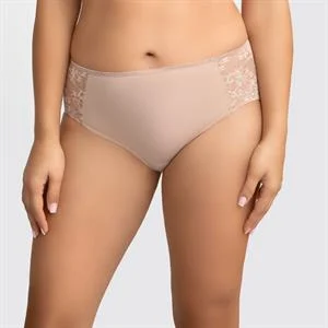 Nicole High Brief