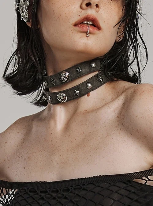 Old Look Gray Woven With Metal Skull Pattern Rivets To Decorate The Punk Style Double Neck Collar