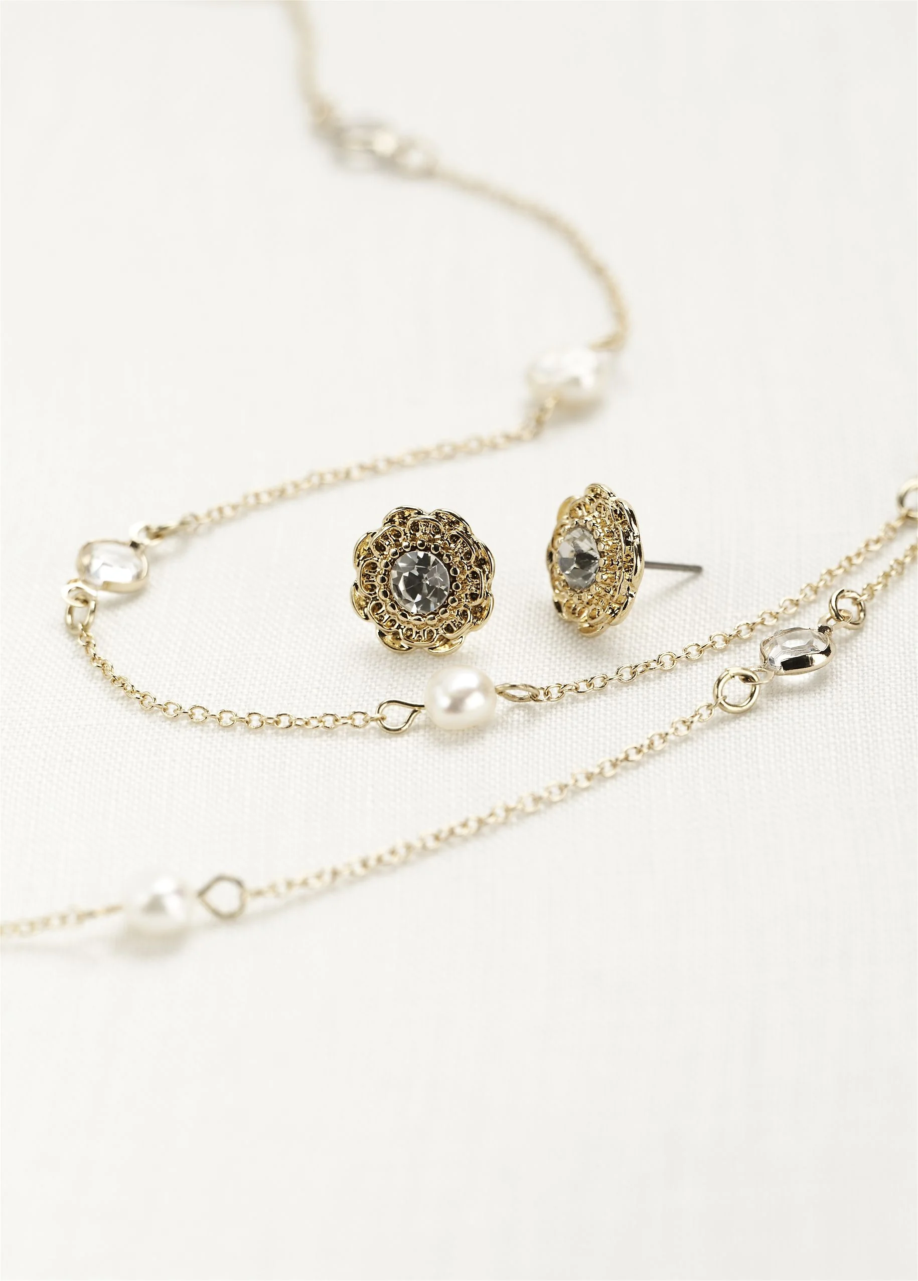Pearl and Crystal Chain Necklace Set.