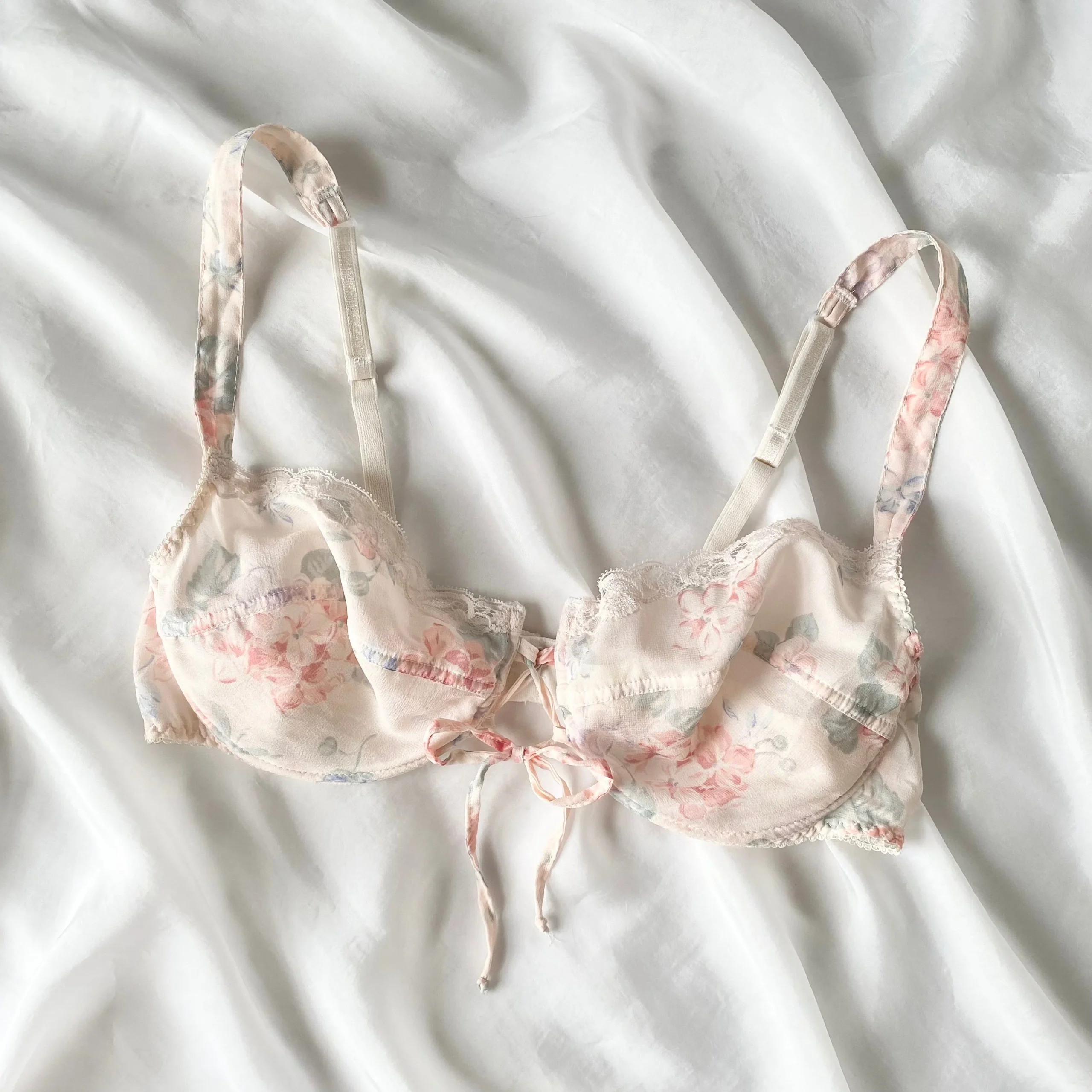 Pink Buttercup Vintage Victoria’s Secret Bra (36C)