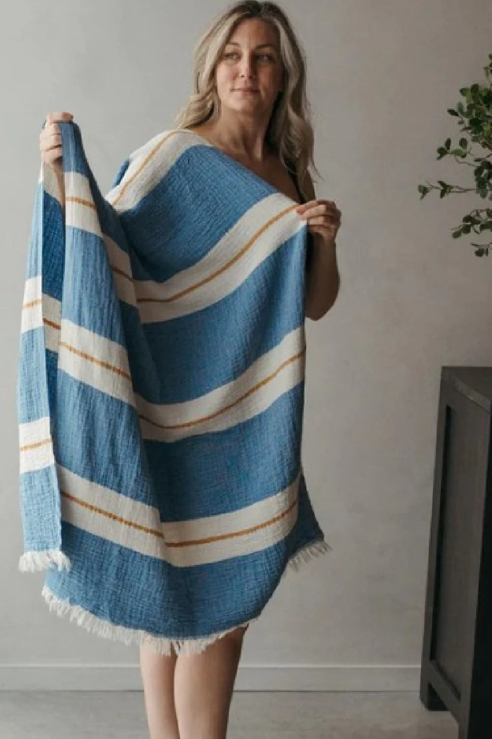 Pokoloko Crinkle Towel, Royal Blue (TATC4)