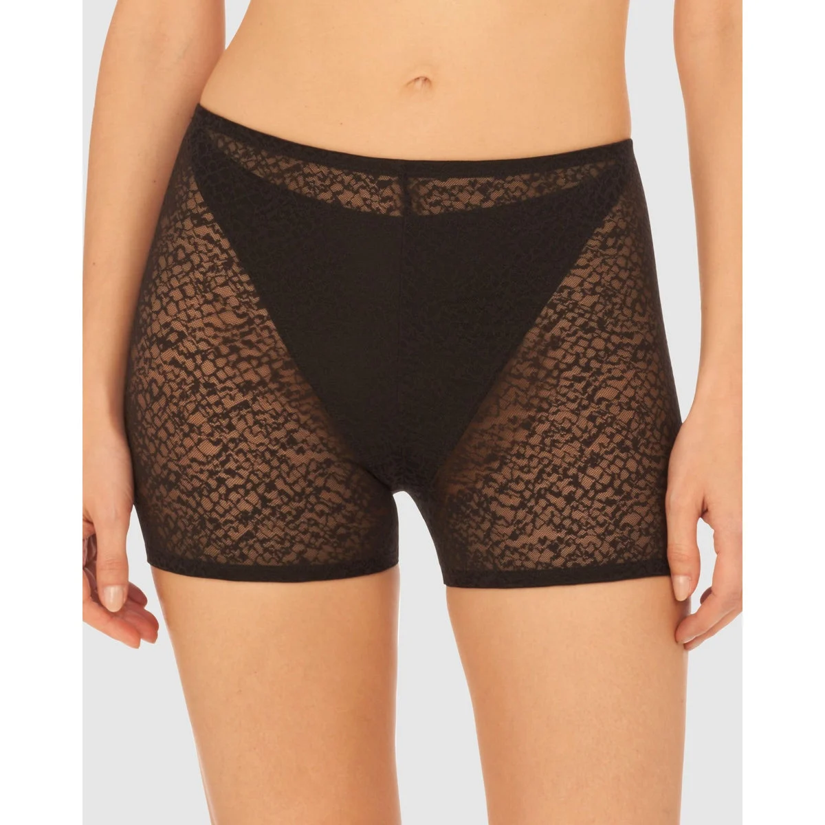 Pretty Smooth Lace Light Shaping Short