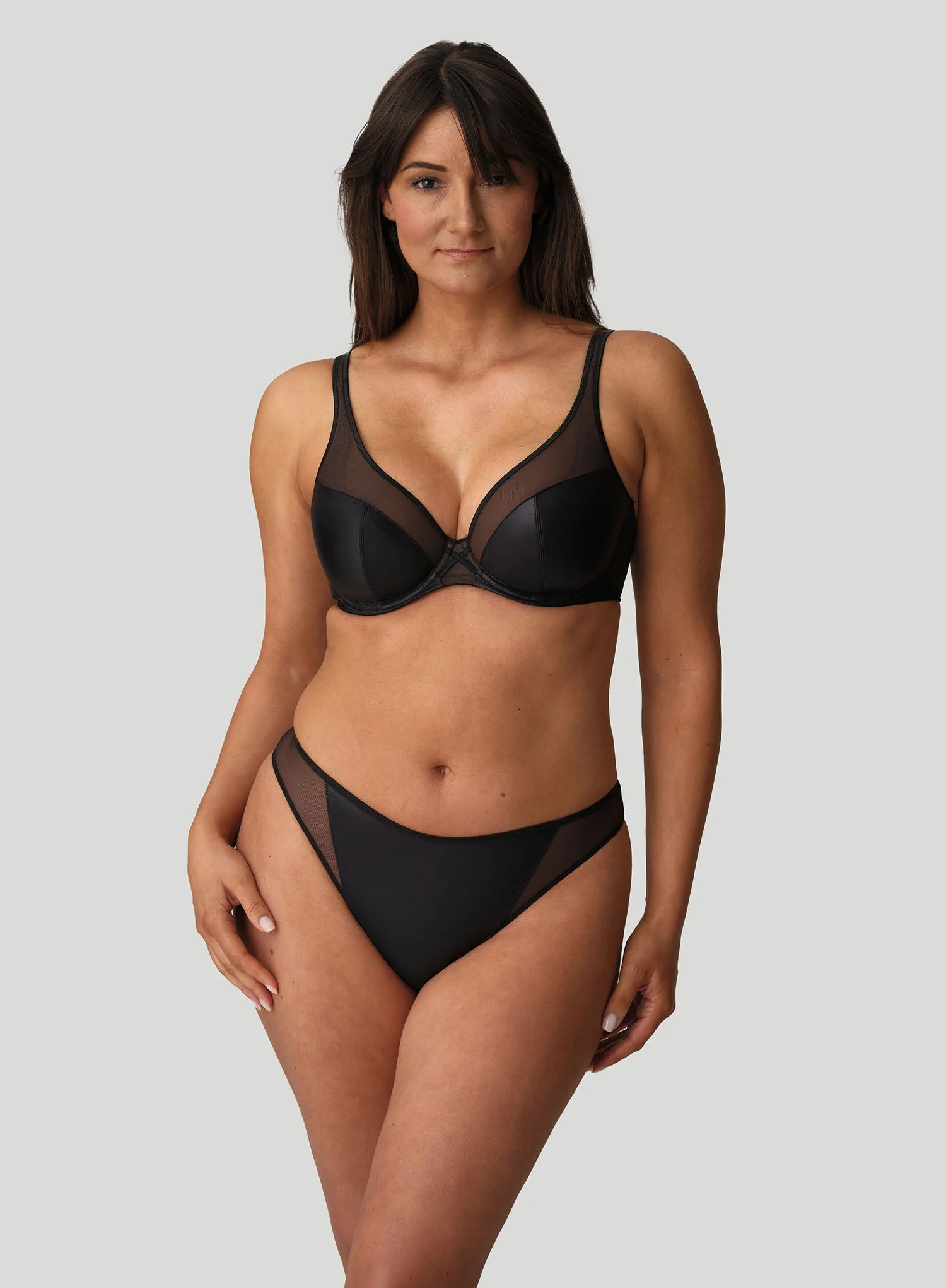 Primadonna Twist: Zipolite Thong Black