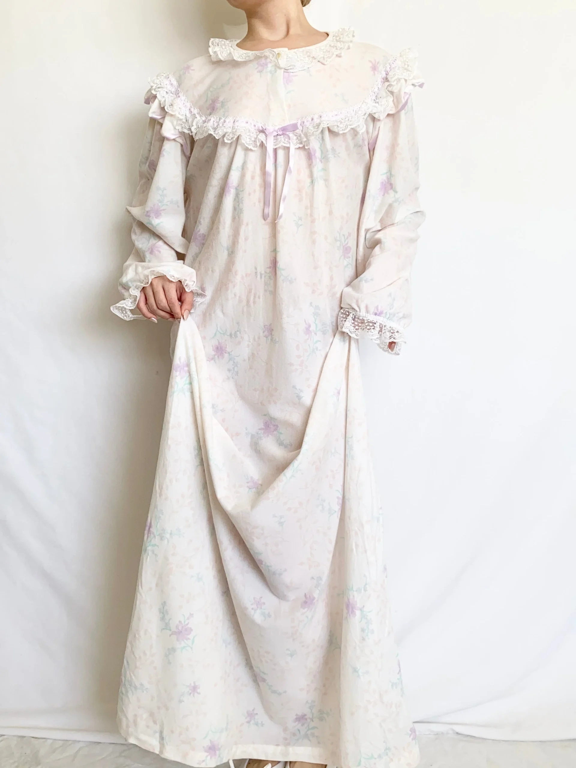 Ruffled Lace Vintage Nightgown (XL)