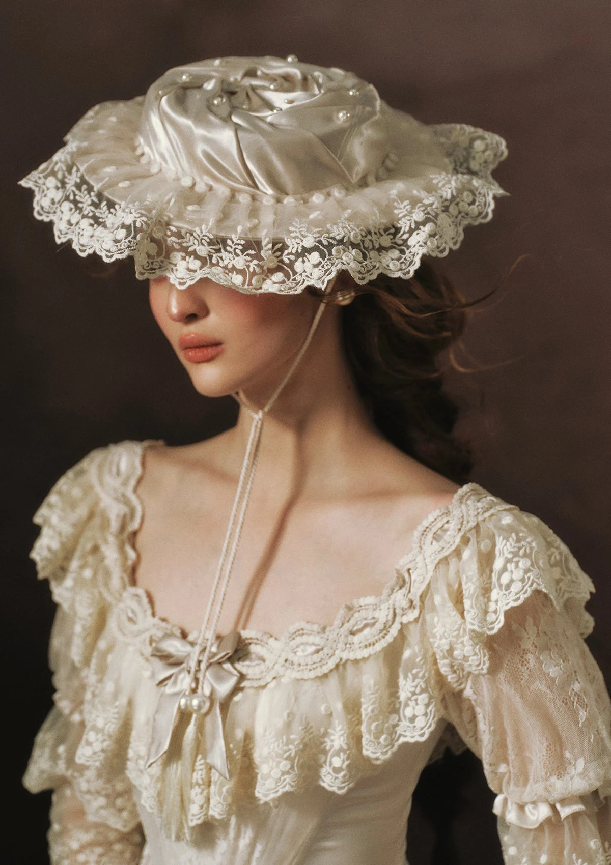 Silver Light Vintage Dream Bonnet