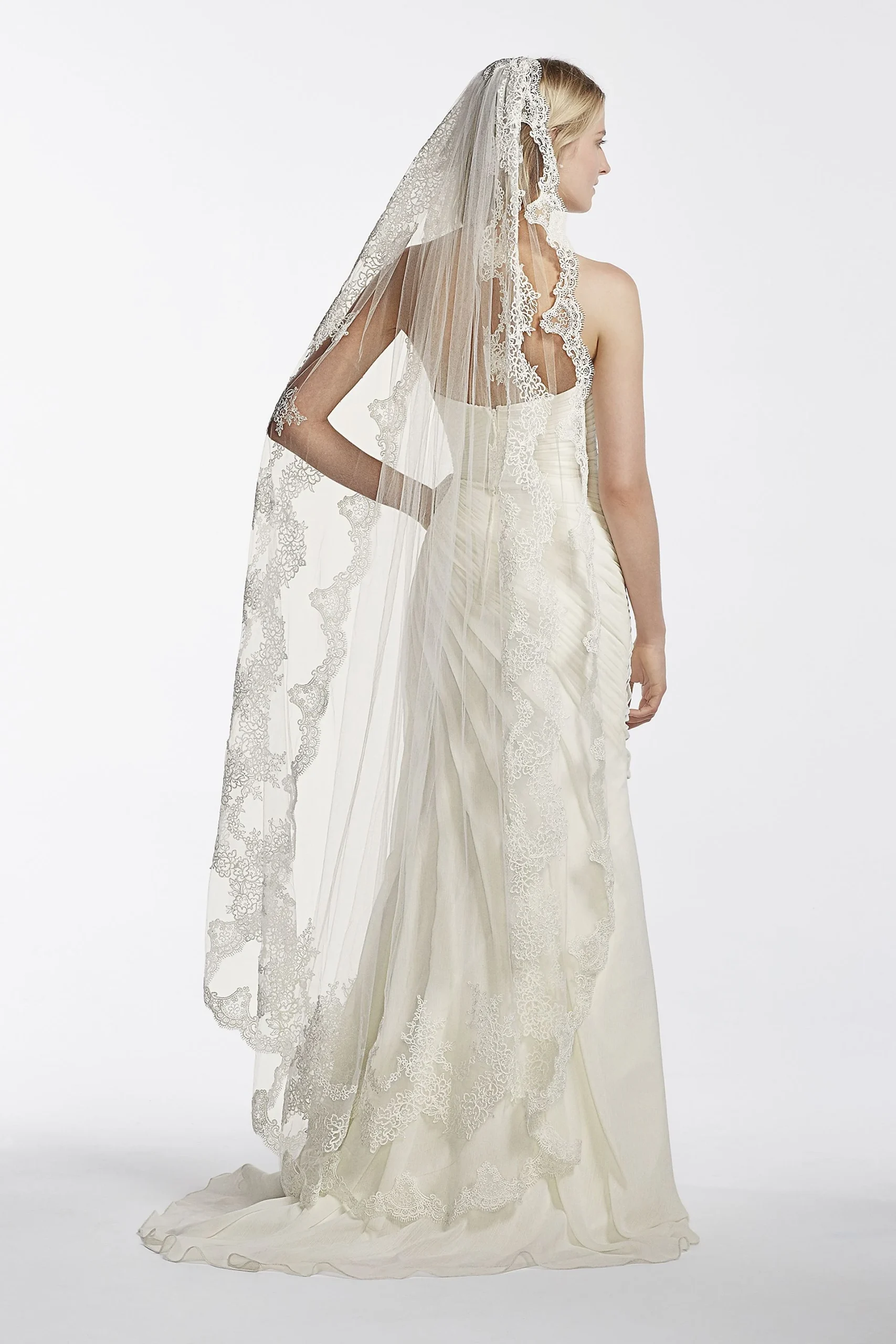 Single Tier Mid Length Scalloped Edge Veil