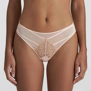 Danae Rio Brief