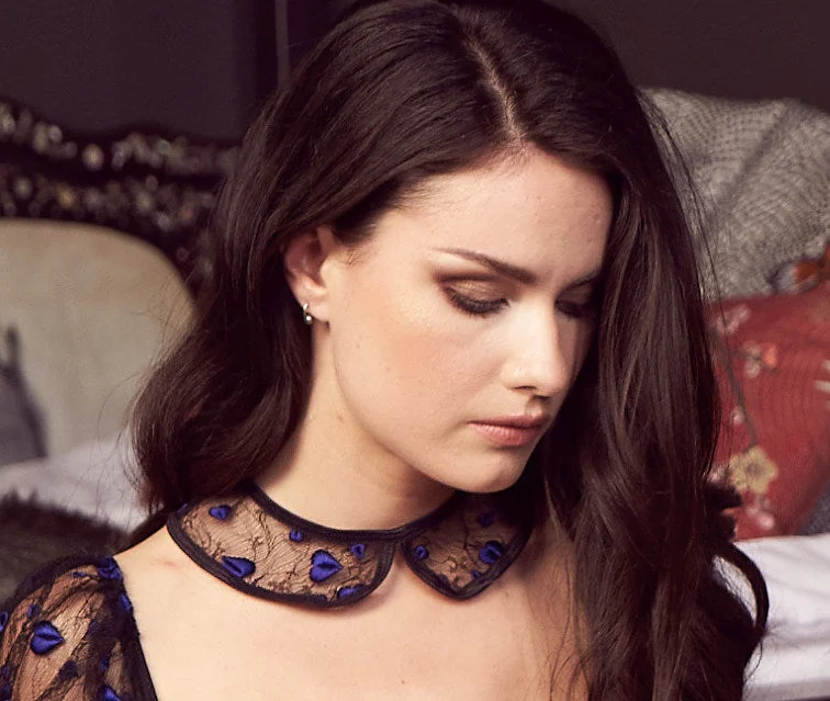 Snow White Collar