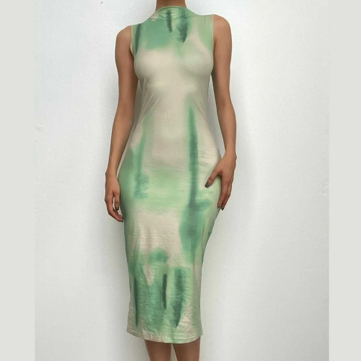 Tie dye sleeveless contrast crewneck midi dress