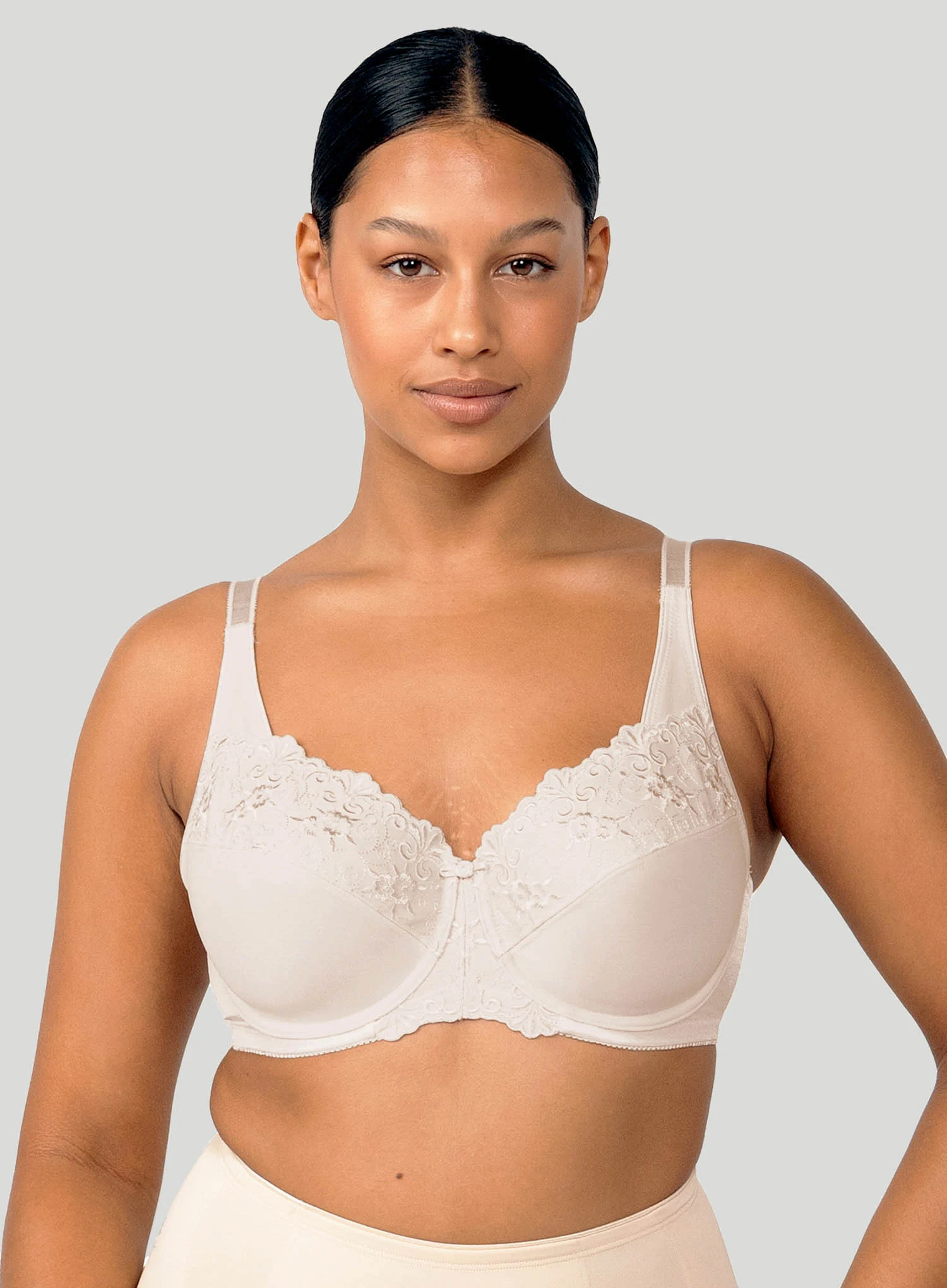 Triumph: Embroidered Minimiser Underwired Bra Fawn