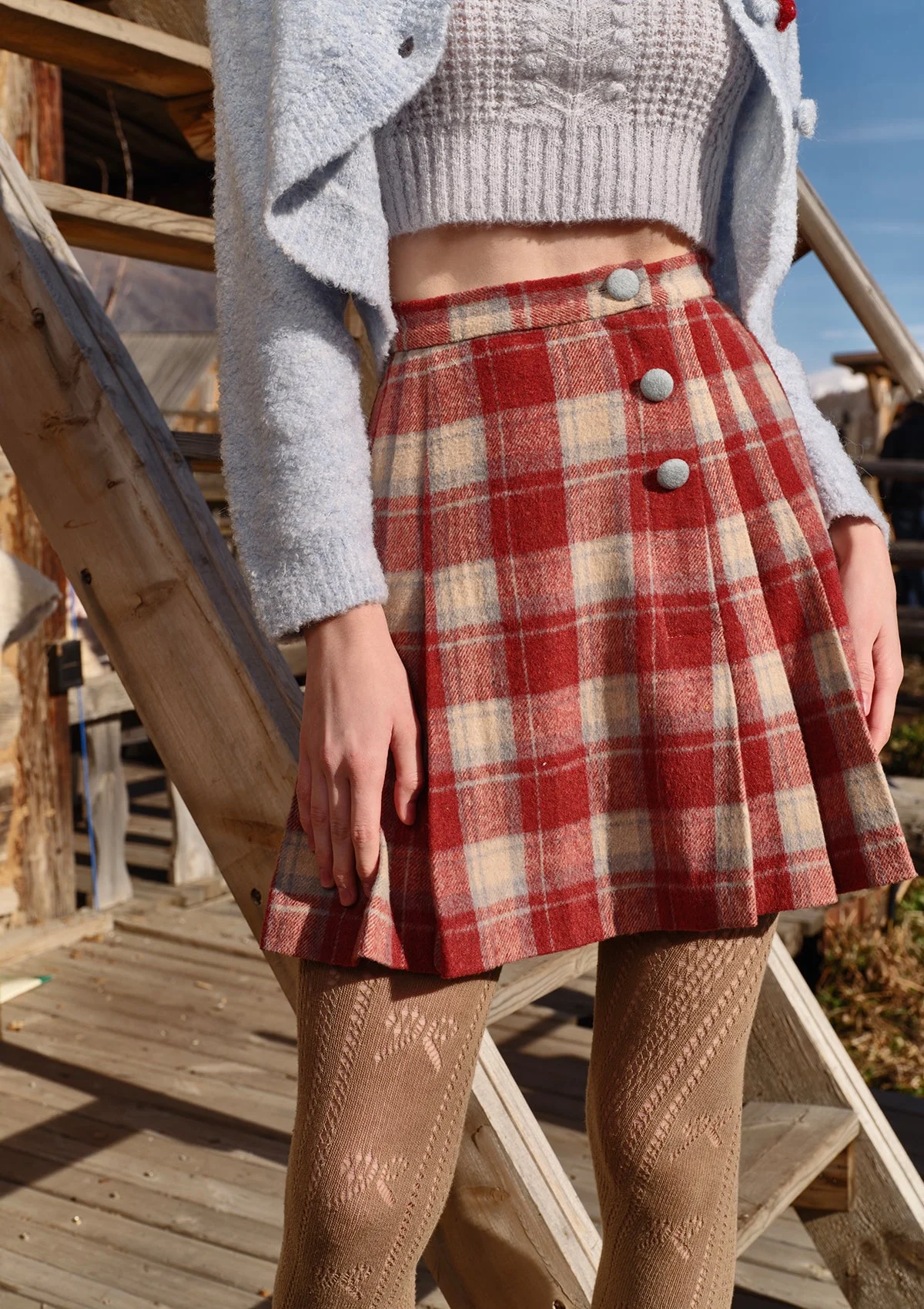 （US Exclusive）Rosey Christmas Cottage Skirt