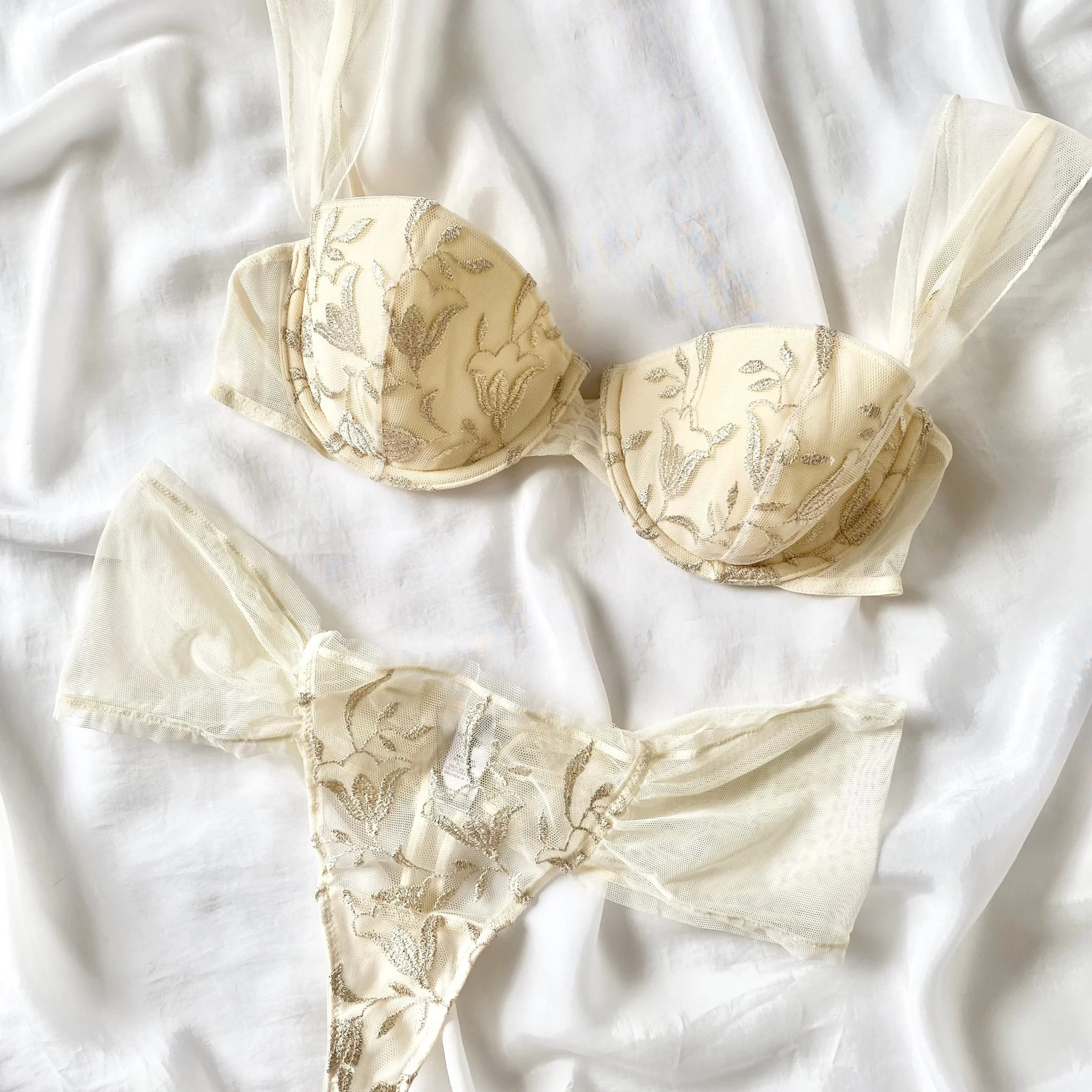 Victoria’s Secret Fairytale Tulle Bra and Panty Set (36B)