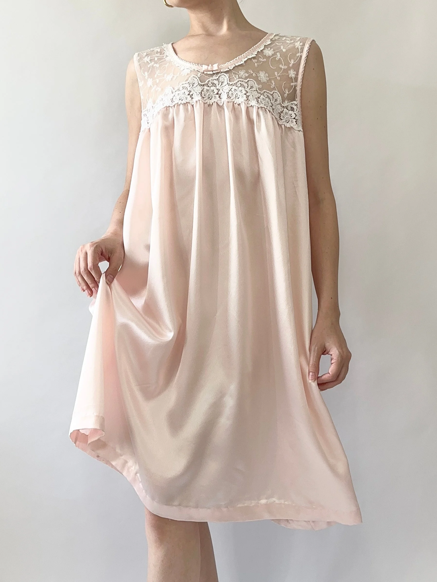 Vintage 1970s Oscar De La Renta Nightgown (M)
