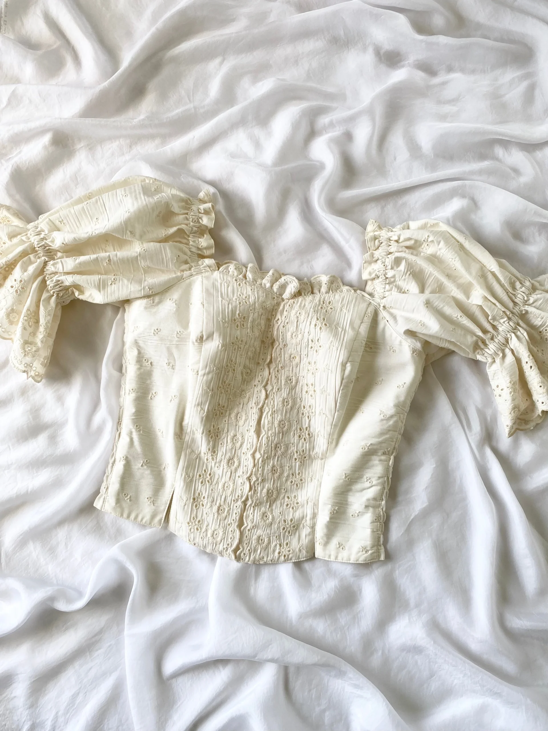 Vintage Puff Sleeve Eyelet Lace Bustier Blouse (S-M)