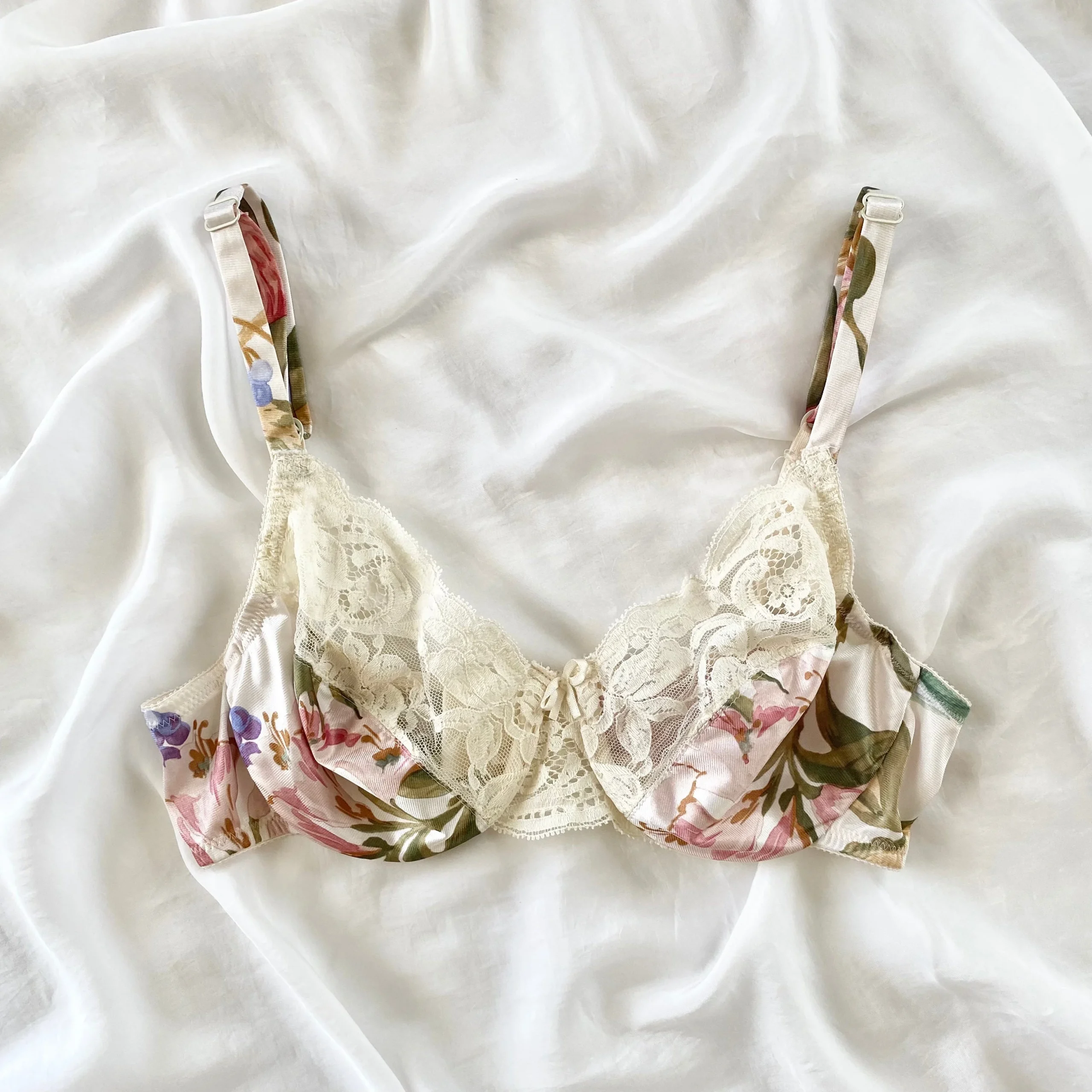 Vintage Victoria's Secret 1980s Cream Floral Bra (32C)