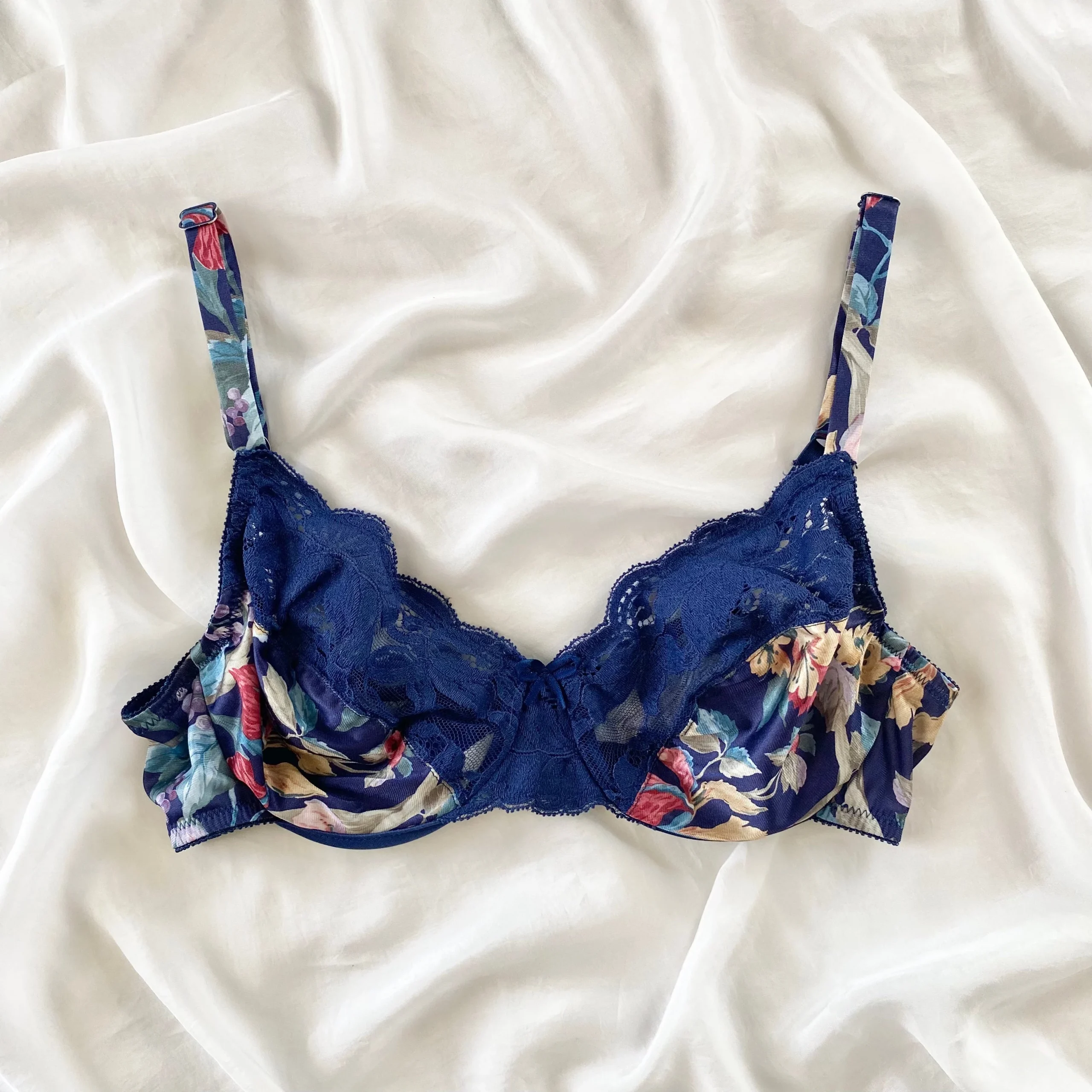 Vintage Victoria's Secret 1980s Navy Blue Floral Bra (32C)