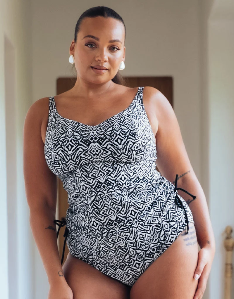 Wild Horizon Non-Wired Multiway Tankini Top Black Print