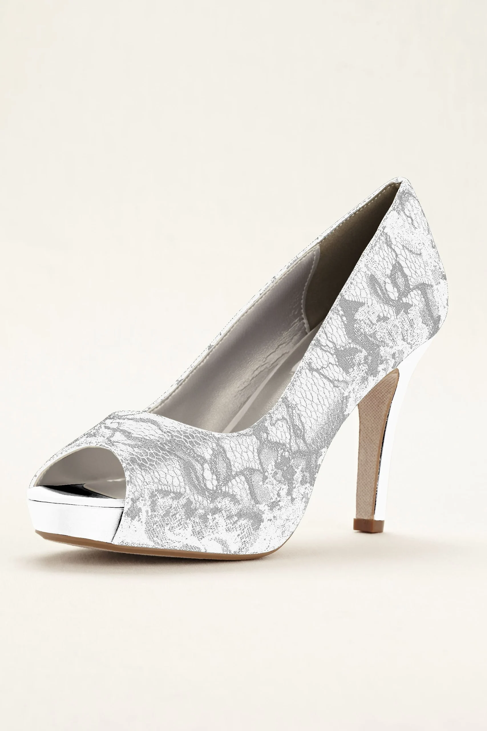 Winter Dyeable Metallic Lace Pump